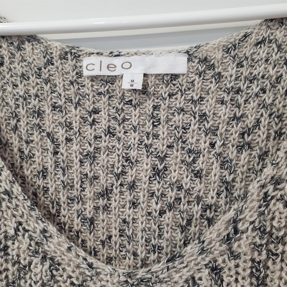 Cleo Knit Coastal V Neck Tank - Picture 6 of 8